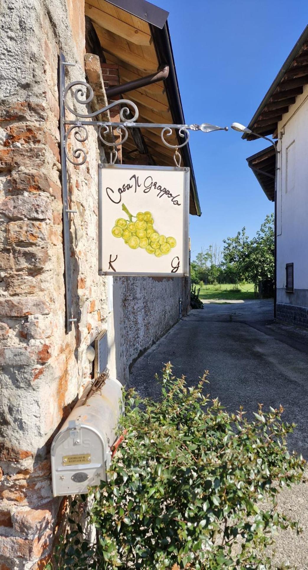 Casa Il Grappolo Hotel Momo Exterior foto